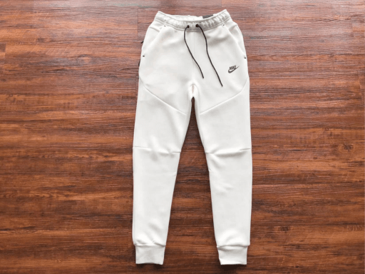 Conjunto Blusão e Calça Moletom Nike Creme