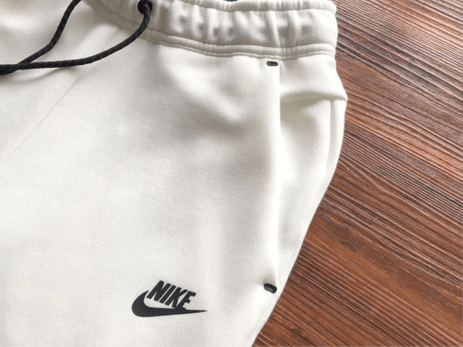 Conjunto Blusão e Calça Moletom Nike Creme