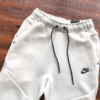 Conjunto Blusão e Calça Moletom Nike Creme