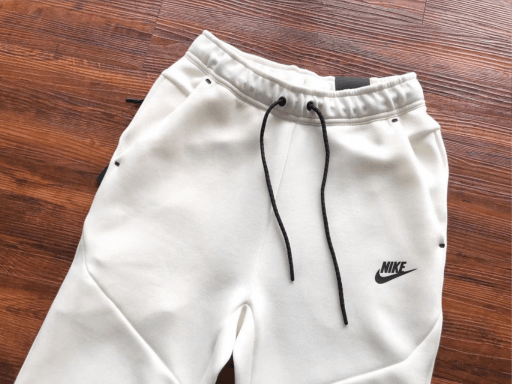 Conjunto Blusão e Calça Moletom Nike Creme