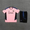 Conjunto Manchester United Treino Camisa e Short Rosa 2022/23